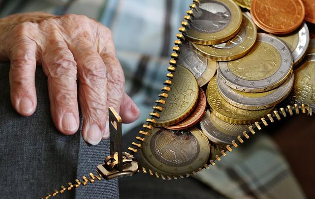 社保缴满15年就不交，退休领的养老金够你养老吗？