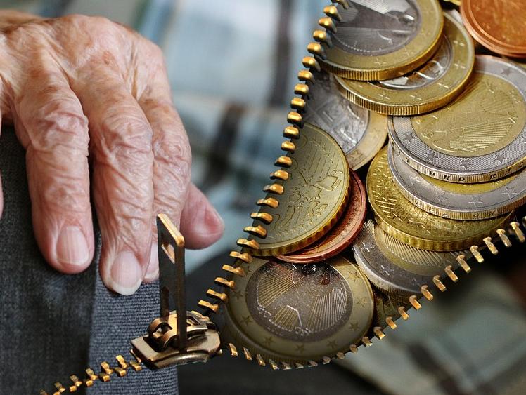 社保缴满15年就不交，退休领的养老金够你养老吗？