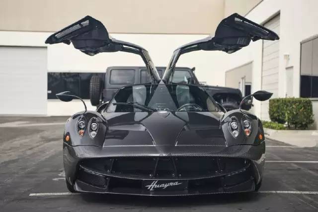 全碳纤风神帕加尼huayra