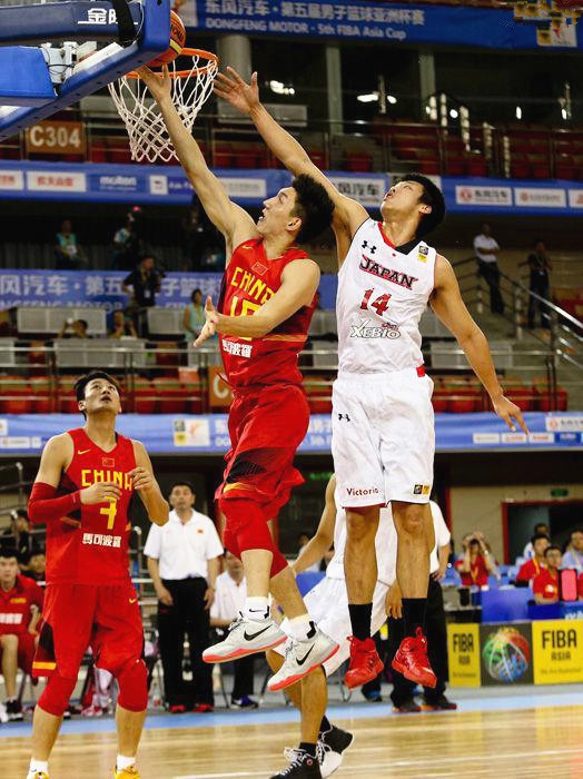 中国篮坛两位球员加入日本打败中国,如今却想