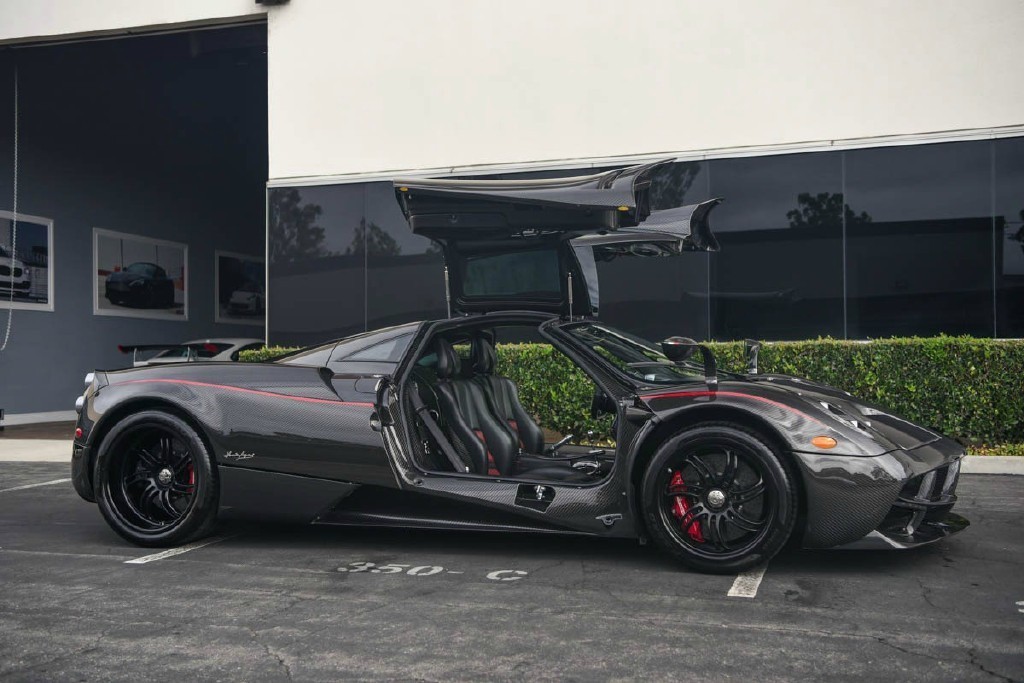 全碳纤风神帕加尼huayra