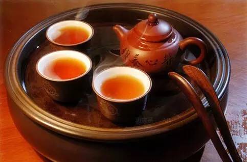 乃为沏泡的学问,品饮的功夫 工夫茶起源于宋代,在广东的潮州府(今潮汕