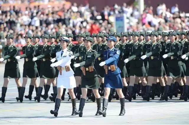 世界女兵大比拼,朝鲜女兵亮了!中国女兵美呆了!