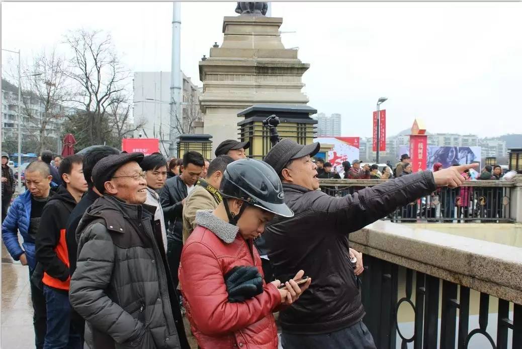 贵阳人口在流失吗_贵阳一中情侣在教室(2)