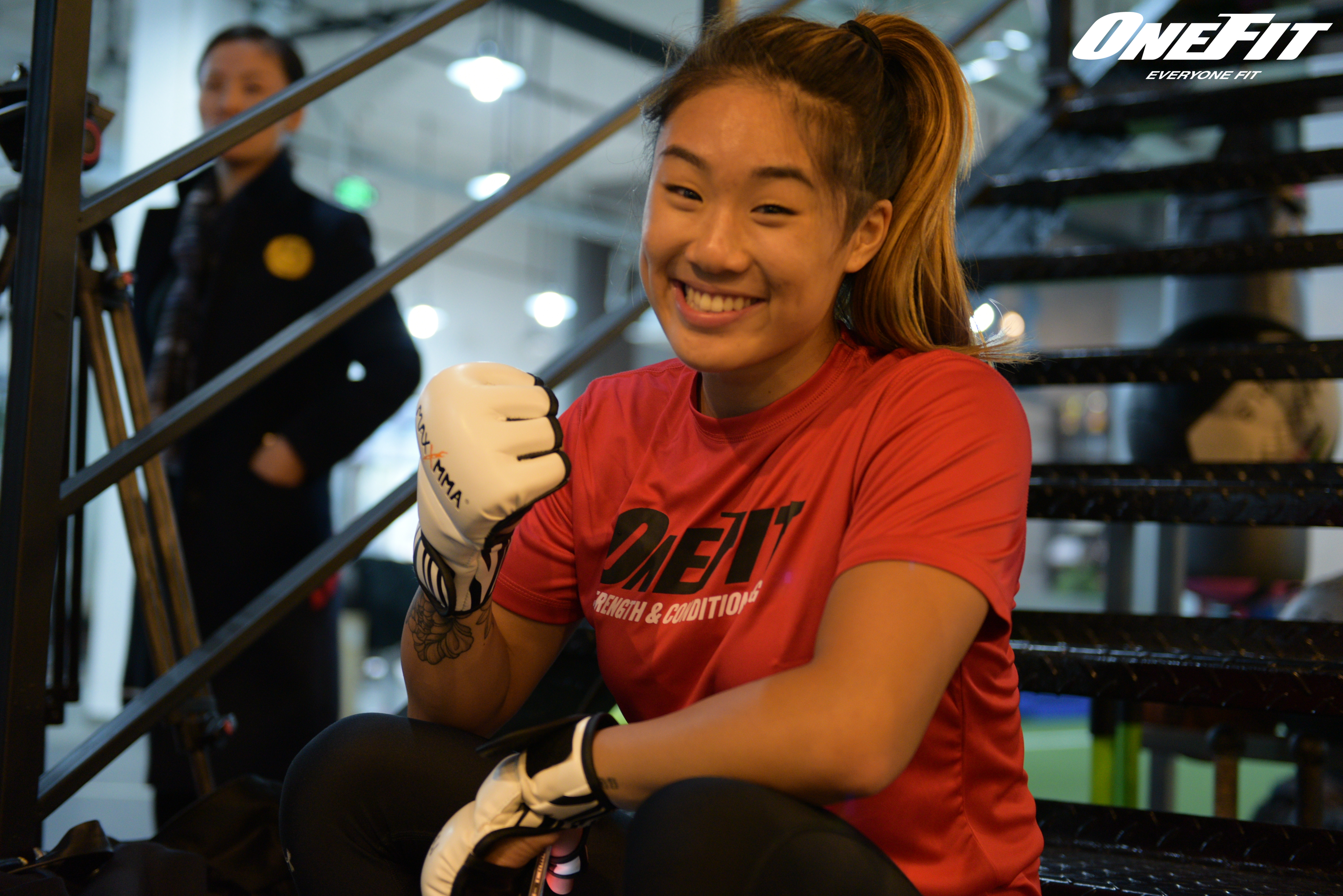 mma世界最年轻女子冠军李胜珠莅临onefit体验课程