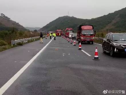 柳武高速四车追尾,春雨季车祸多发,为了家人,武宣人驾车一定要小心