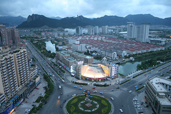 温岭市城镇常住人口_城镇常住人口增长背景(2)