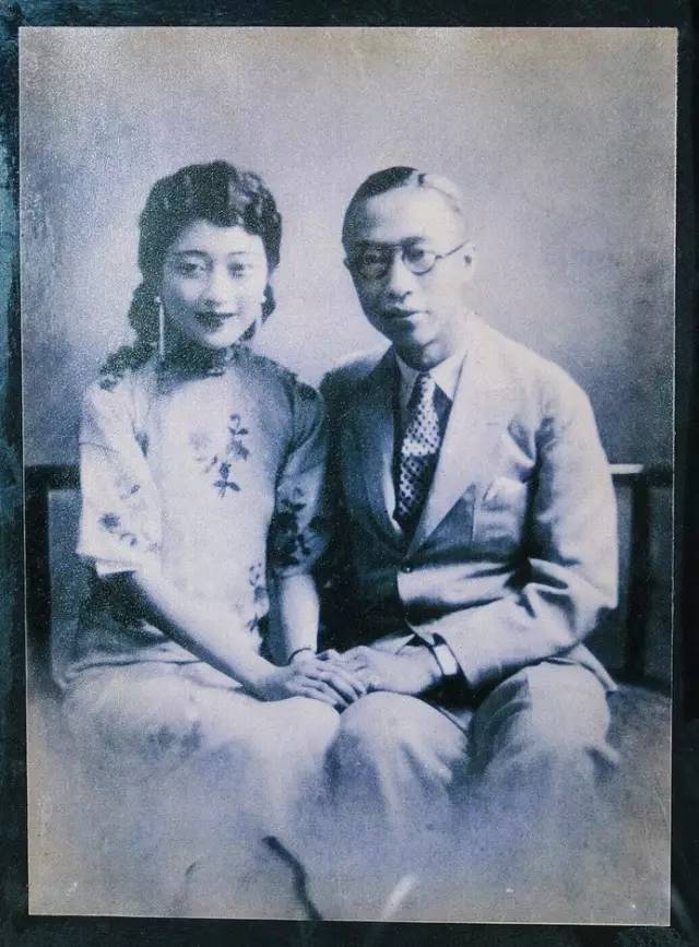 1935年,婉容与侍卫李体育,祁继忠私通,产下一女.