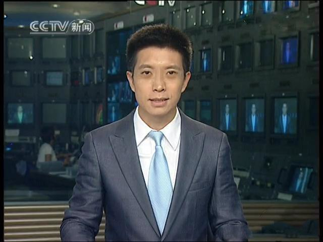 不久之后朱广权担任了中午播出的《新闻30分》的主持人,相比较其他人