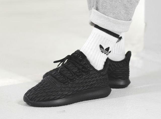 yeezy怎么搭裙子_yeezy350穿搭