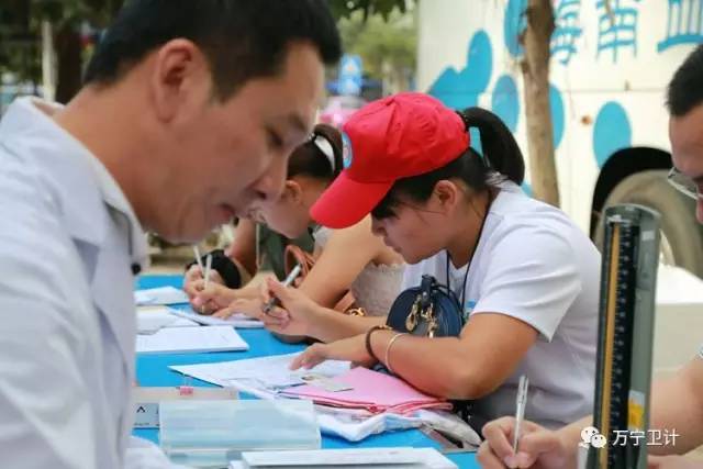 海南和台湾经济总量比较_海南经济发展变化图片(2)