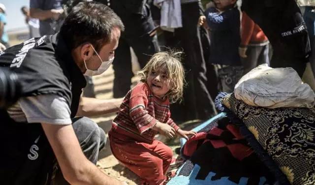 叙利亚难民的新闻图片深深地刺痛我的心,心情久久不能平静.