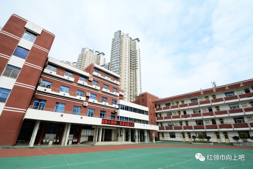 民主路小学组织全体师生举行疏散演习活动迎接3.