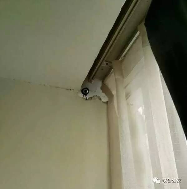 夫妻俩入住汉中某宾馆房间内,发现竟被安装摄像头!