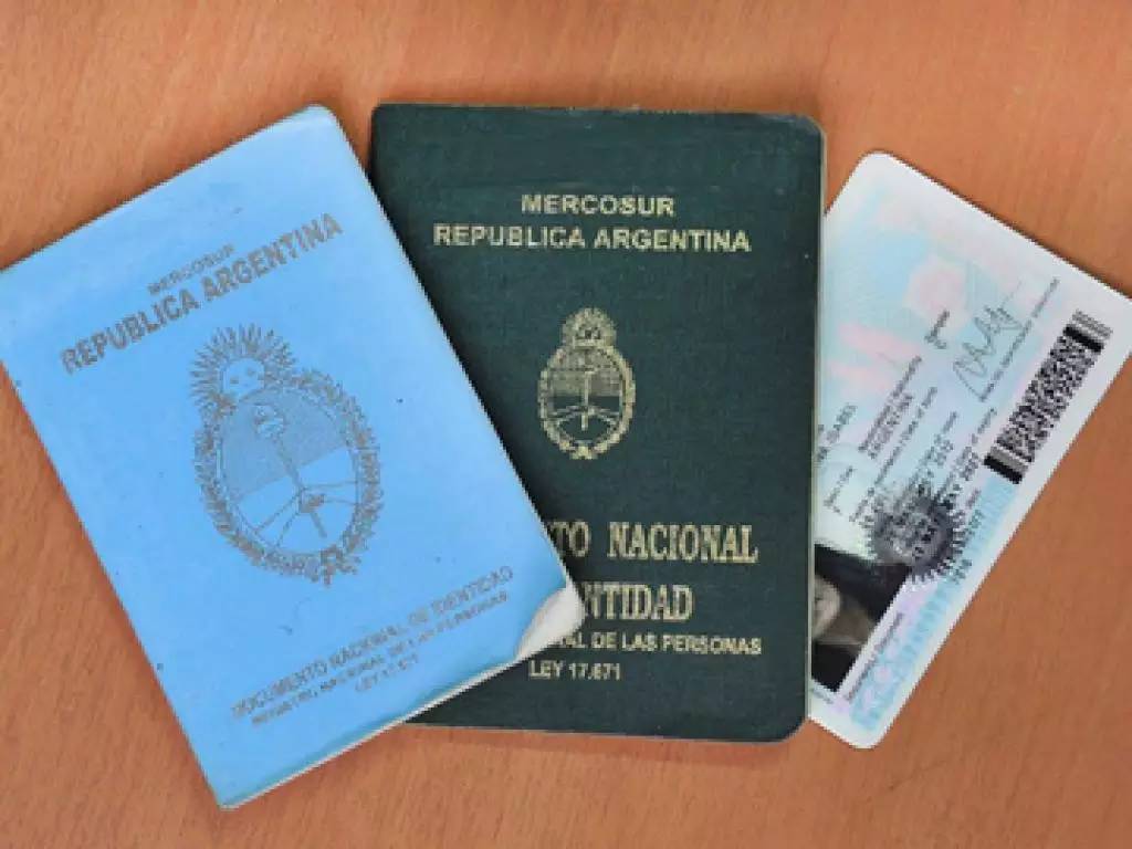 此后的十余年,魏拿着阿根廷身份证,护照旅行,参加选举投票,行使各种