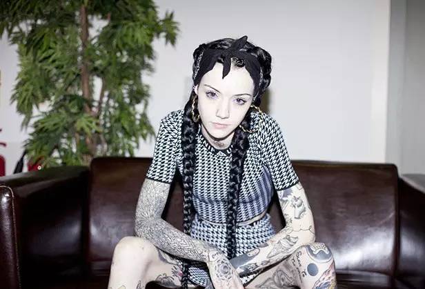 时尚 正文  今天跟大家说一位女生 "grace neutral"