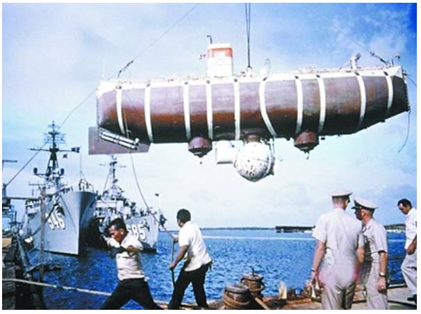 深海潜水器:最早是个金属球
