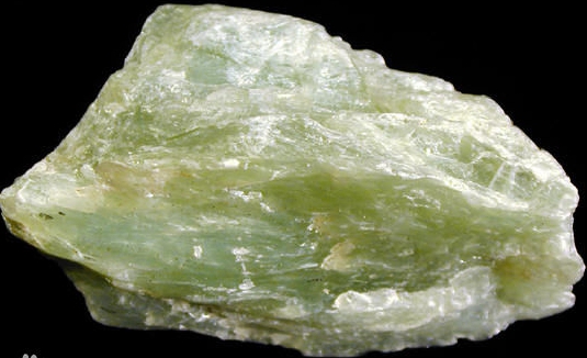滑石的颜色有白色,暗绿色,浅黄色等多种,它还经常和其他一些矿物混杂