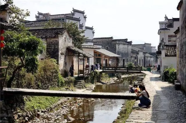 从石潭村越往里走,风景越好,也越有野趣.