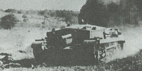 匈牙利的兹利尼1突击炮 该车装有一门105毫米榴弹炮,相当于德军的3号