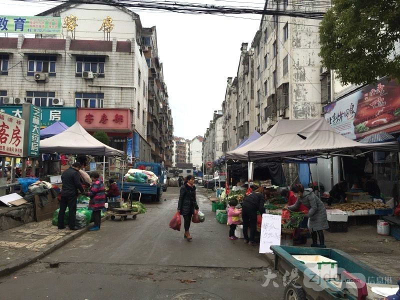 明天开始,镇江新区港口路的大港菜市场就买不到菜了,它搬到这里了.
