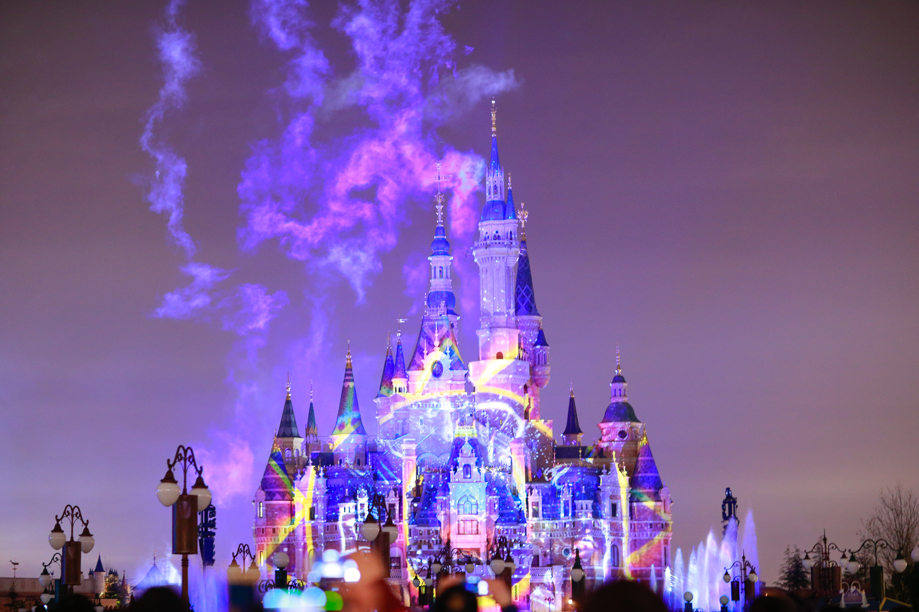 迪士尼城堡微信背景图-迪士尼城堡背景图夜晚-迪士尼烟花背景图高清 - 见闻坊