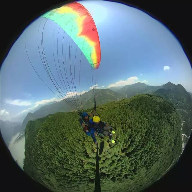 度周末 | 在成都500米高空的滑翔伞下尖叫,地心引力抓