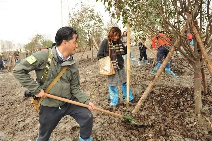 绿色上海线下植树│公益大作战,百人亲子齐上阵,共筑魔都绿色屏障