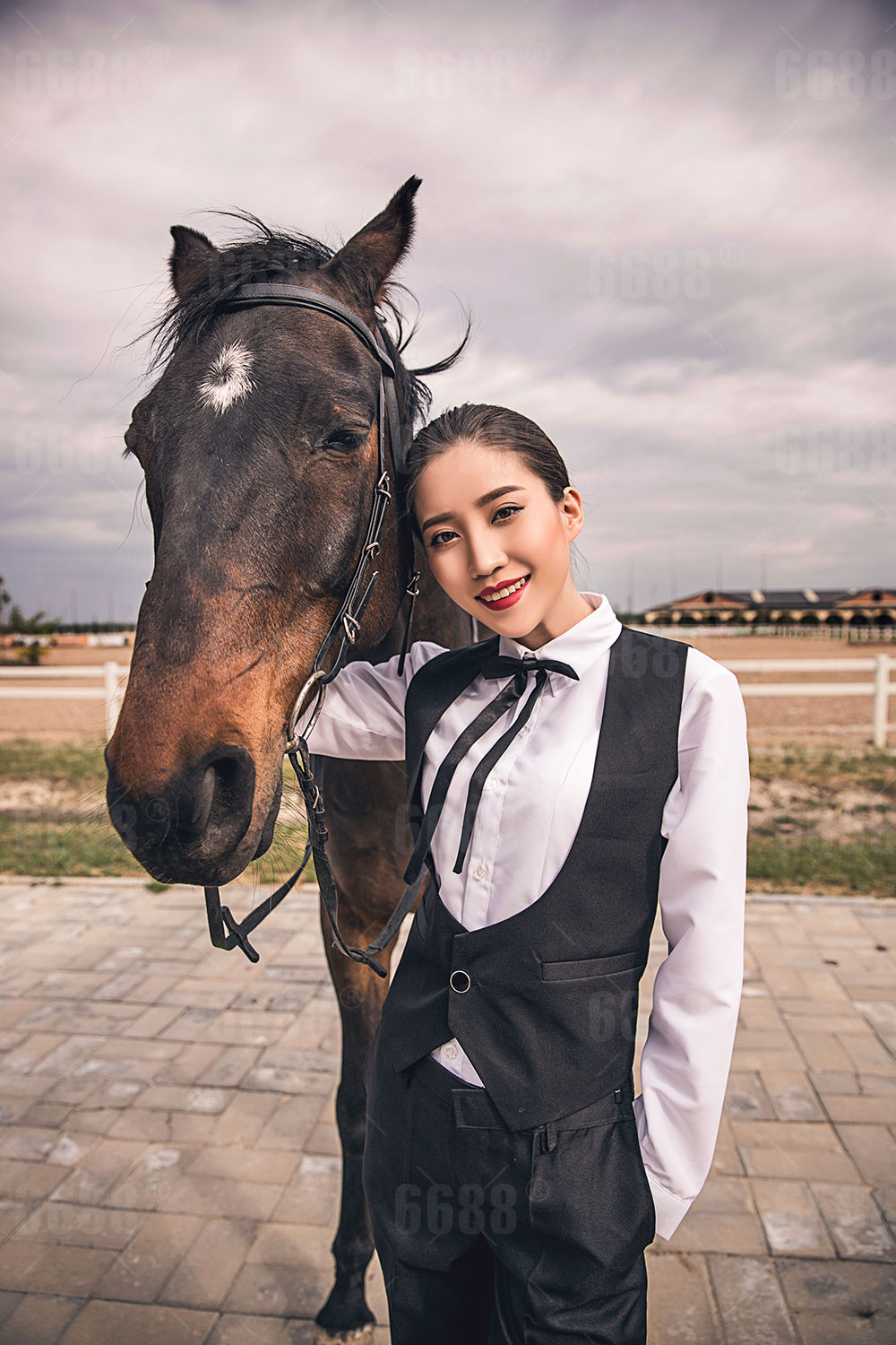 骑马装婚纱照_骑马装婚纱照图片大全