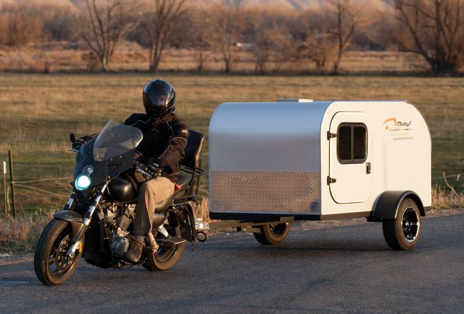 最近在欧美还有一种新的摩托房车玩法,那就是拖着房车去摩旅.