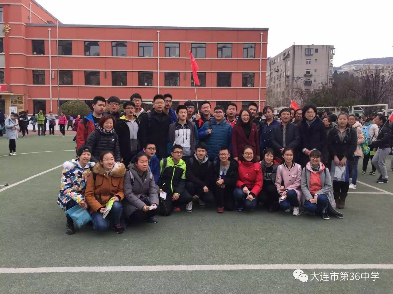 我校高二年级学生参加了考试,分布在五四路小学,水仙小学,石道街小学