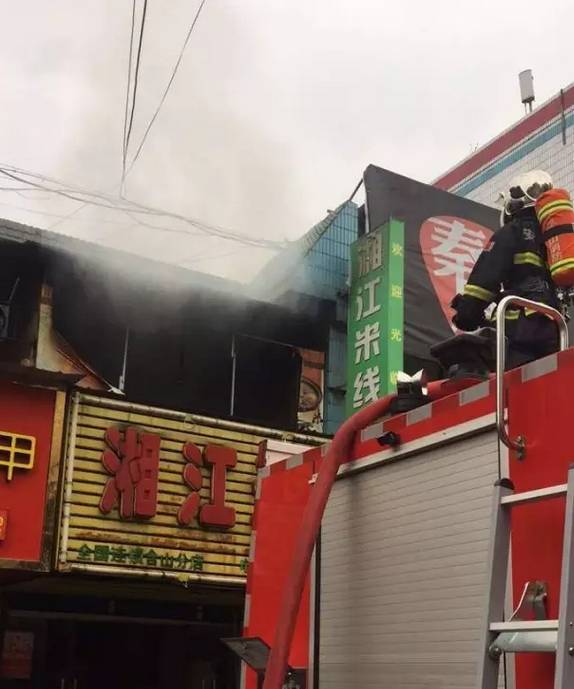 不由地让人想起前几年芜湖杨家巷爆炸事件!惨不忍睹!