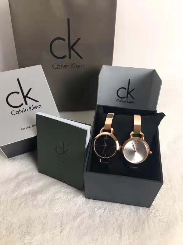很多人想知道 CK手表和衣服是一个牌子吗