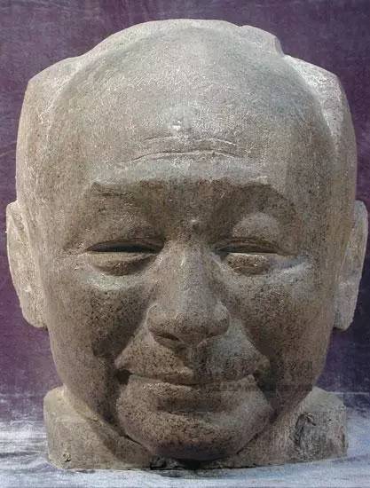 钱绍武的江丰人物肖像石材雕塑