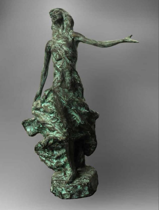 钱绍武创作的女舞蹈家铸铜雕塑