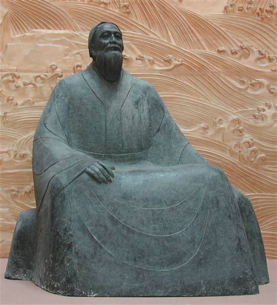 钱绍武创作的孔子铸铜雕塑