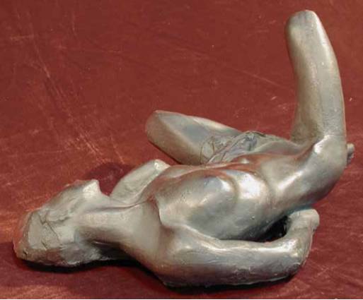 钱绍武创作的女性人体白铜雕塑