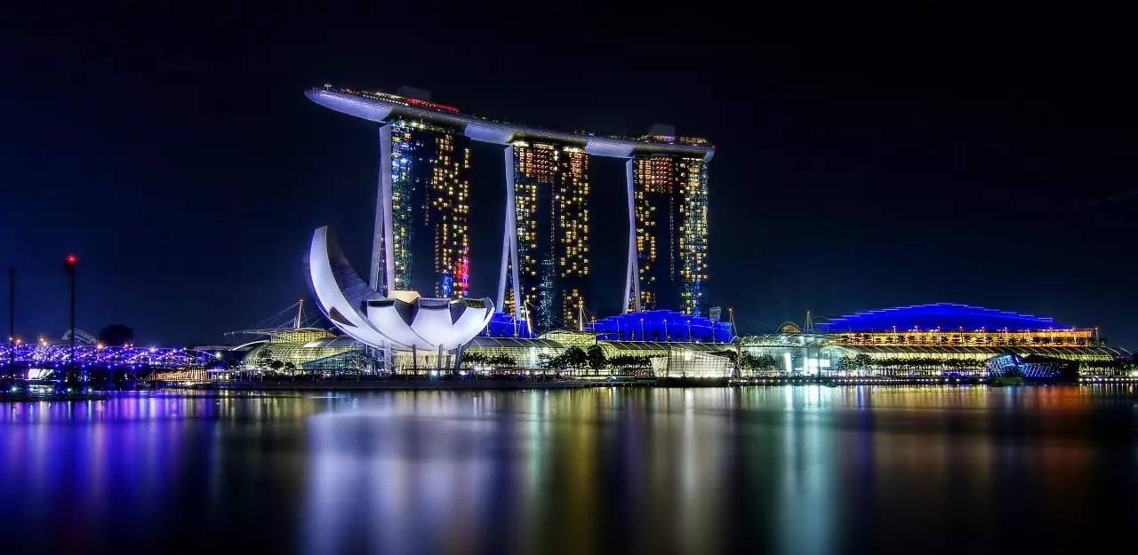 金沙大酒店(marina bay sands),经典地标,喜欢那酷酷的飞船造型.