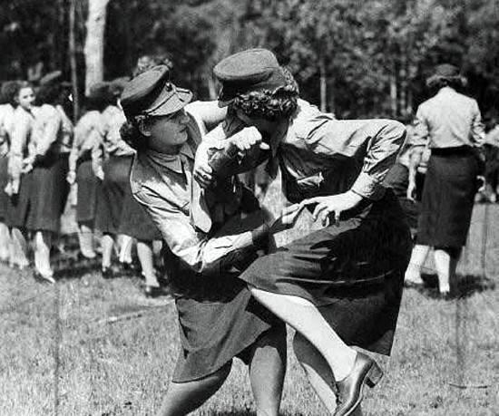 二战时此国女兵为何不准穿裤子,没谁敢违抗!