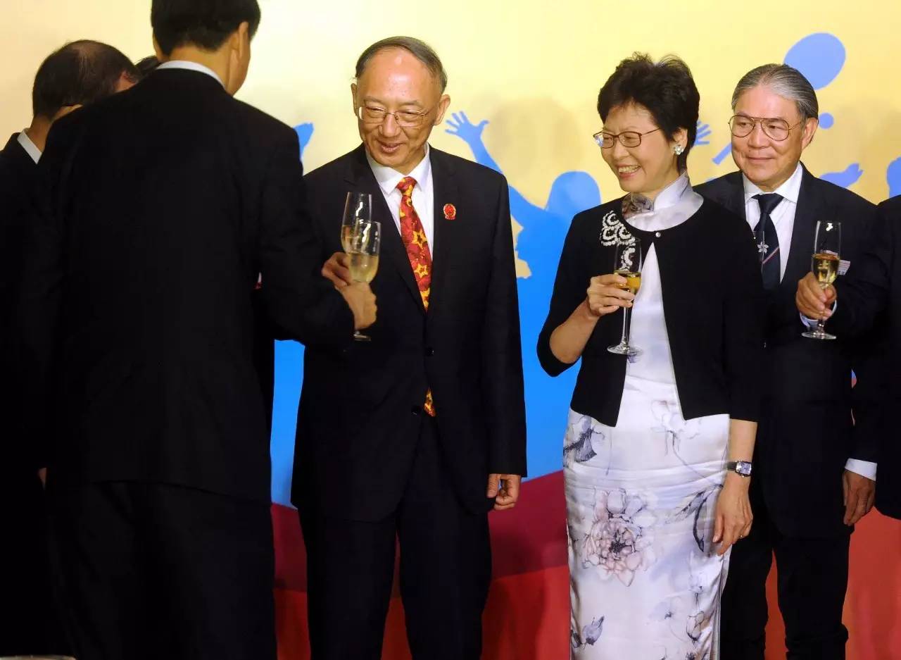 香港首位女特首林郑月娥的百变旗袍秀