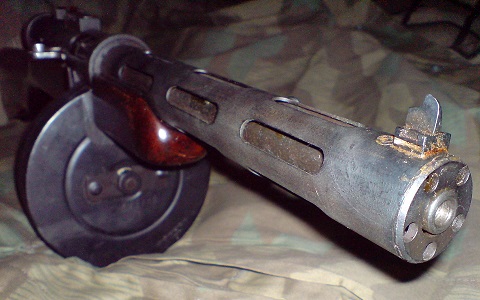 该冲锋枪被誉为史上最好的冲锋枪,是苏联红军象征