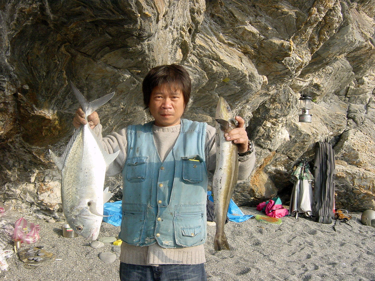 宝岛台湾自然条件真说不上优越,大半年的滔天巨浪和台风,明信片中的