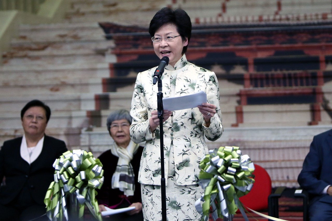 香港首位女特首林郑月娥的百变旗袍秀