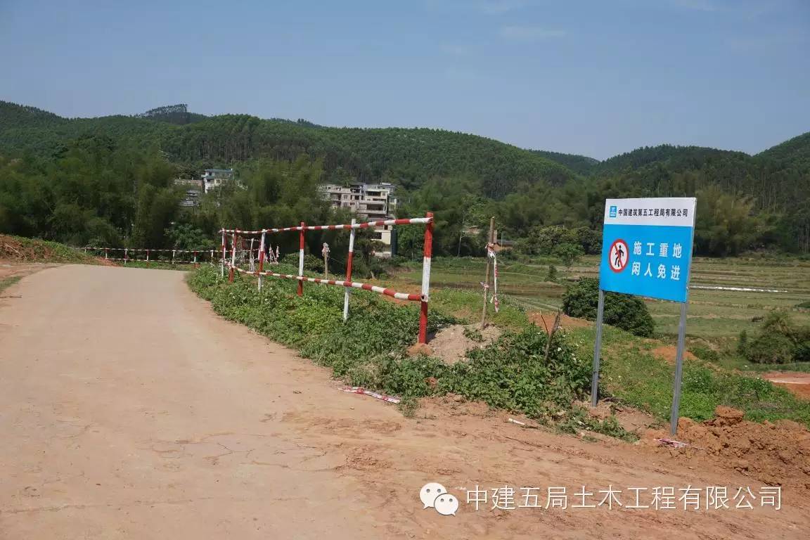 为适应郊区市政道路安全防护,项目在路基,临边,路口,基坑等安全防护