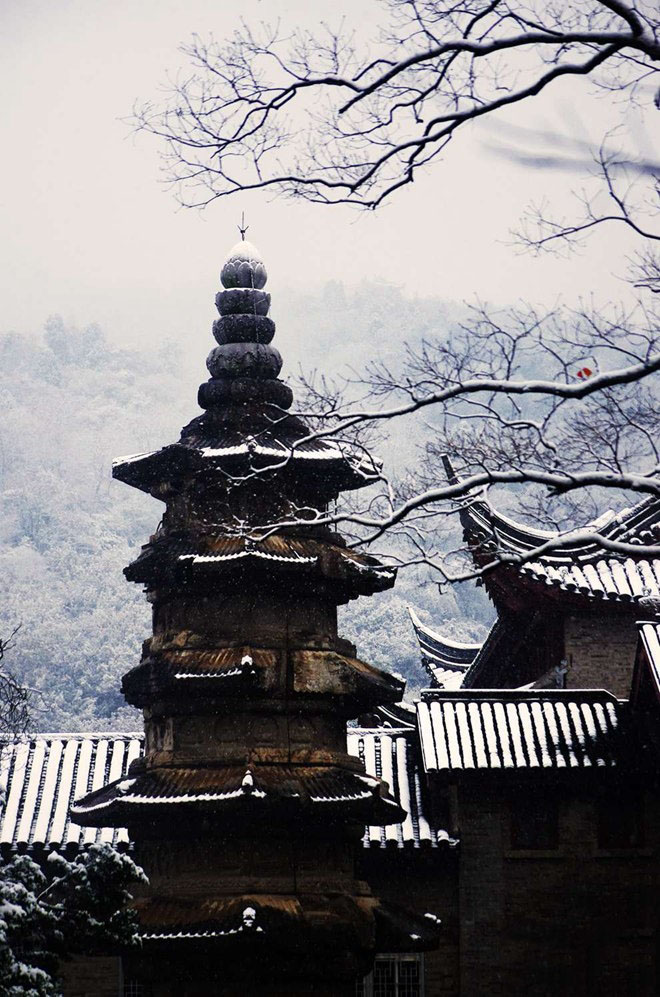 南朝四百八十寺,多少楼台烟雨中