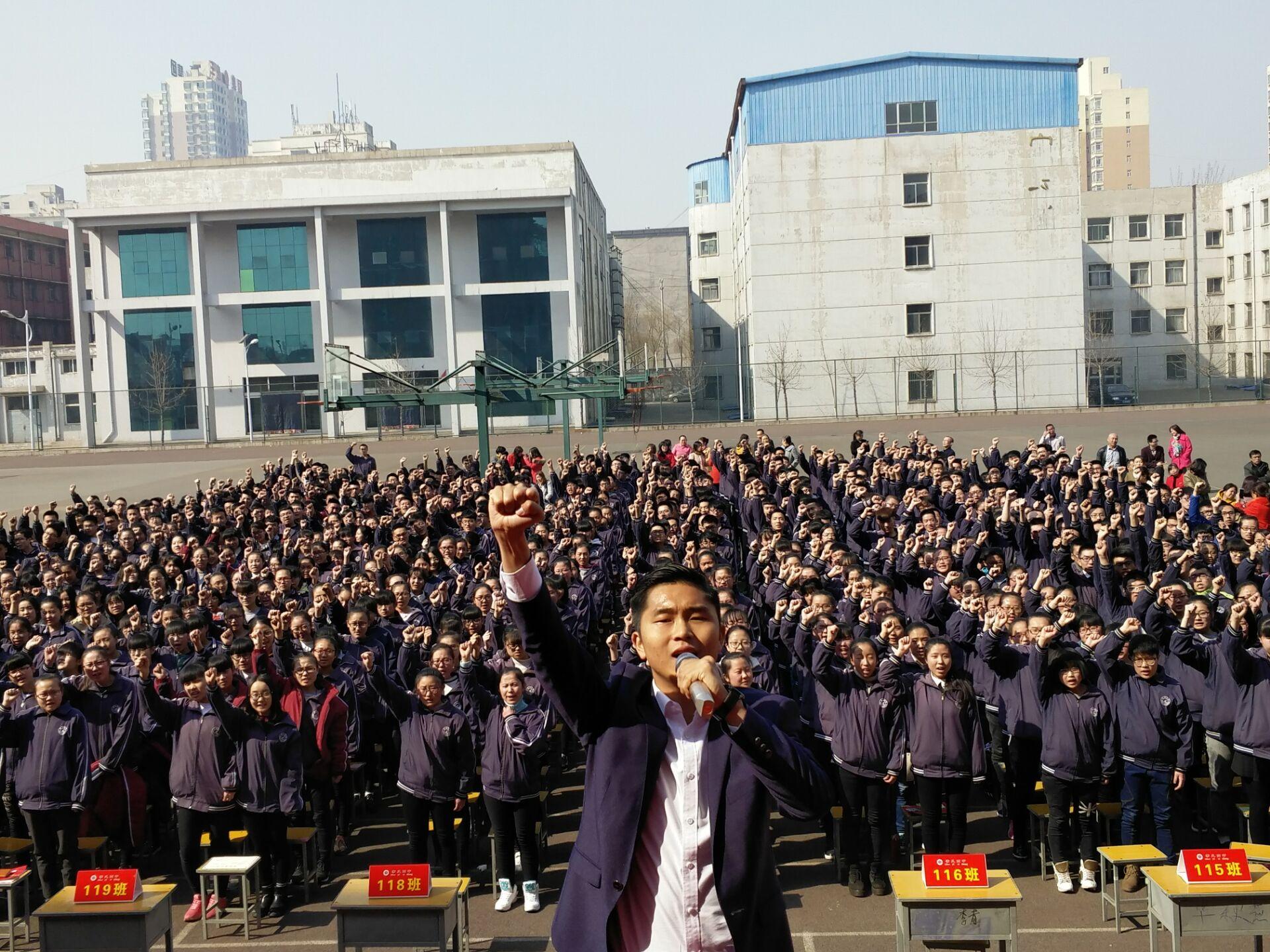 直接百度搜索赵泽励志演讲,为您带来心灵的震撼.返回搜狐,查看更多