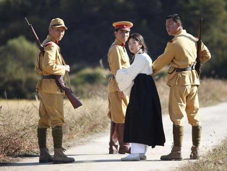 女兵被日本鬼子抓住的真实情景,与电视剧差别多大