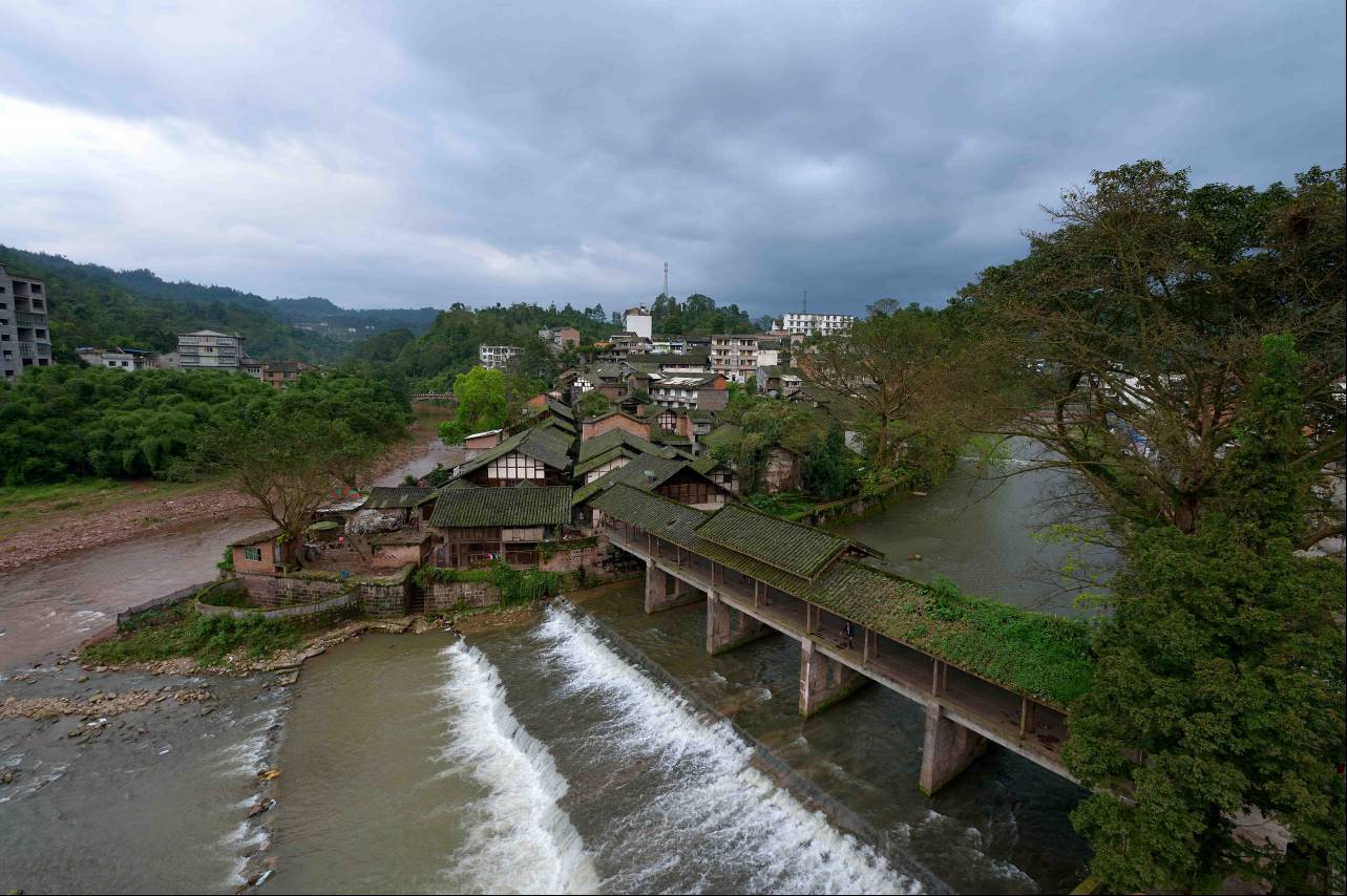 宜宾市屏山县龙华镇 · 龙华古镇经度:e 104°01′纬度:n 28°47