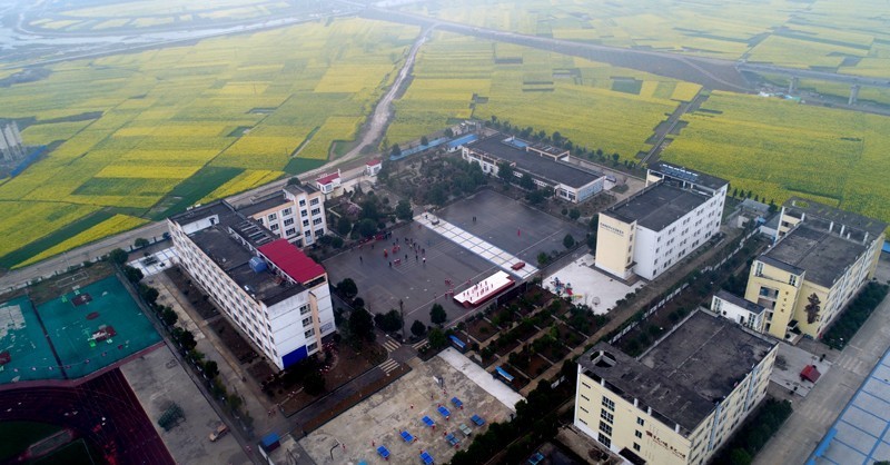 朝天羊木镇小学校园.陕西宁强张立人 摄