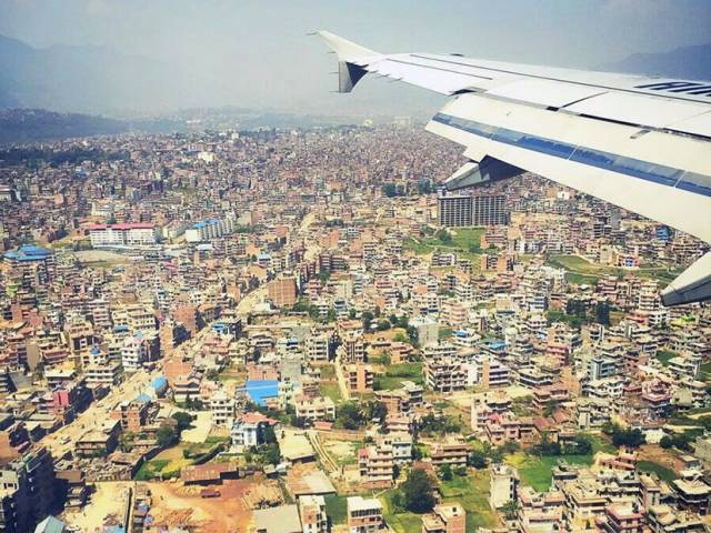 这下面的城市就是尼泊尔的首都,加德满都.